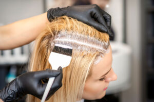 Read more about the article Post-Bleach Care: Your Weekly Blonde Routine